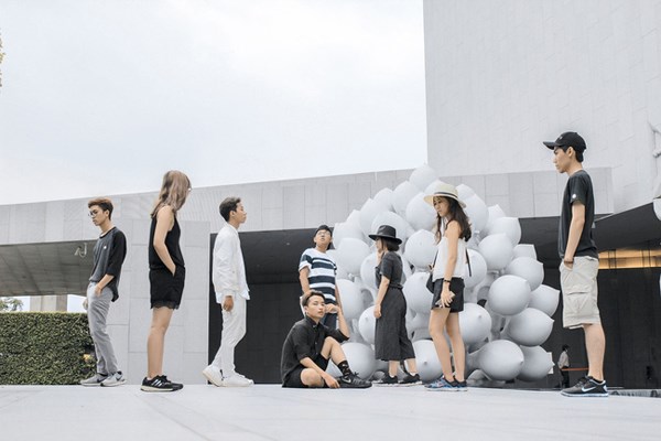 Như một nhóm nhảy tự do