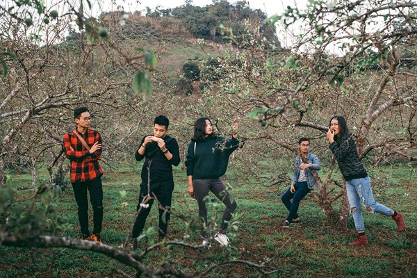 Mỗi người tạo dáng 1 kiểu